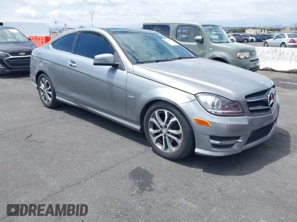 ✅ 2012 Mercedes-Benz C 250 • VIN: WDDGJ4HB1CF751432 • Lot: 42202778. Wystawiony na IAAI z przebiegiem 102 327 mil. Bezpłatny archiwum sprzedaży aukcyjnych z USA i szczegółowy raport historii pojazdu na DreamBid. Zdjęcie 1.