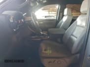 ✅ 2024 Chevrolet Silverado 1500 LT Trail Boss • VIN: 3GCUDFE81RG297408 • Lot: 95907155. Wystawiony na Copart z przebiegiem 43 927 mil. Bezpłatny archiwum sprzedaży aukcyjnych z USA i szczegółowy raport historii pojazdu na DreamBid. Zdjęcie 7.