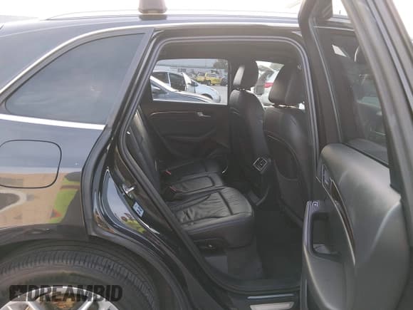 ✅ 2015 Audi Q5 Premium Plus • VIN: WA1LFAFP1FA113569 • Lot: 43819638. Listed on IAAI with 100,869 mi. Free auction sales archive from the USA and detailed vehicle history report at DreamBid. Image 8.