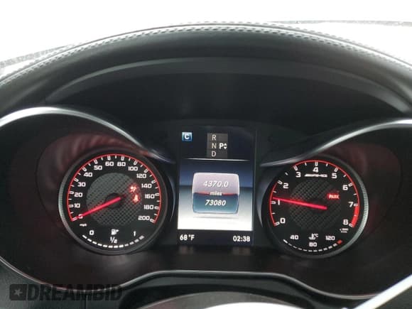 ✅ 2017 Mercedes-Benz C 63 S AMG • VIN: 55SWF8HB9HU185593 • Lot: 49576814. Wystawiony na Copart z przebiegiem 73 080 mil. Bezpłatny archiwum sprzedaży aukcyjnych z USA i szczegółowy raport historii pojazdu na DreamBid. Zdjęcie 9.