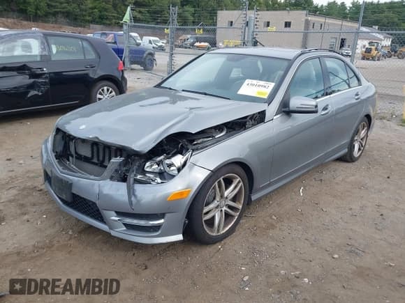 ✅ 2012 Mercedes-Benz C 300 Sport • VIN: WDDGF8BB5CR225904 • Lot: 43010982. Wystawiony na IAAI z przebiegiem 90 115 mil. Bezpłatny archiwum sprzedaży aukcyjnych z USA i szczegółowy raport historii pojazdu na DreamBid. Zdjęcie 2.