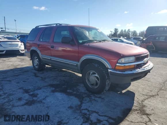 2000 Chevrolet Blazer LT z VIN 1GNDT13W8Y2241861, wystawiony jako Copart lot #41696815 z przebiegiem 128 073 mil mil oraz Szkoda całkowita • Salvage title. Historia ofert i sprzedaży dostępna na DreamBid. Obrazek 4.