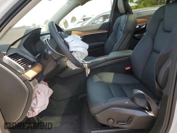 ✅ 2023 Volvo XC90 Plus Bright Theme • VIN: YV4H60CN7P1975105 • Lot: 71309354. Listed on Copart with Not provided. Free auction sales archive from the USA and detailed vehicle history report at DreamBid. Image 7.