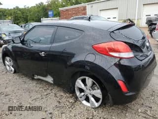 ✅ 2017 Hyundai Veloster • VIN: KMHTC6AD5HU317359 • Lot: 72613144. Wystawiony na Copart z przebiegiem 57 742 mil. Bezpłatny archiwum sprzedaży aukcyjnych z USA i szczegółowy raport historii pojazdu na DreamBid. Zdjęcie 2.