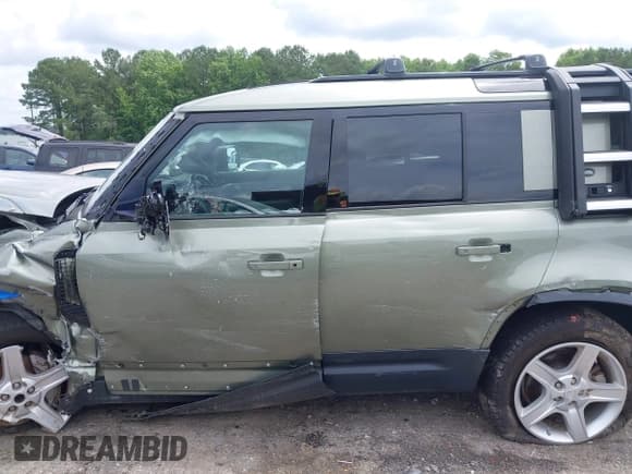 ✅ 2020 Land Rover Defender SE • VIN: SALEPEEU1L2007406 • Lot: 42454973. Listed on IAAI with 34,017 mi. Free auction sales archive from the USA and detailed vehicle history report at DreamBid. Image 14.