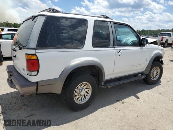 ✅ 1997 Ford Explorer Eddie Bauer • VIN: 1FMCU22XXVUD09705 • Lot: 55412575. Wystawiony na Copart z przebiegiem 356 444 mil. Bezpłatny archiwum sprzedaży aukcyjnych z USA i szczegółowy raport historii pojazdu na DreamBid. Zdjęcie 3.