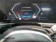 2023 BMW 3 Series 330i xDrive z VIN 3MW89FF04P8D64180, wystawiony jako Copart lot #70650175 z przebiegiem 19 552 mil mil oraz Czysty tytuł • Clean title. Historia ofert i sprzedaży dostępna na DreamBid. Obrazek 9.