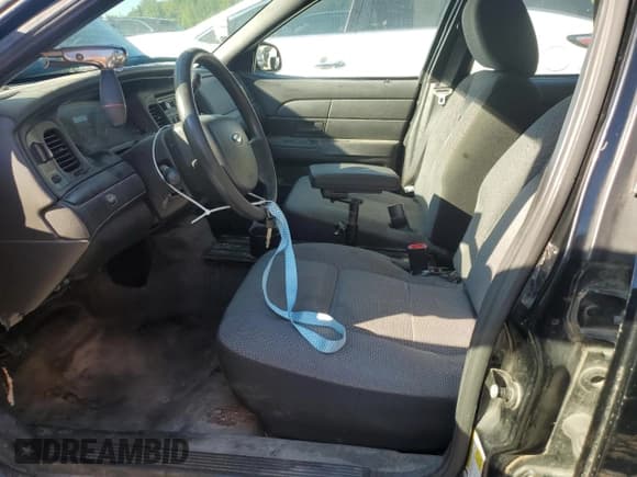 ✅ 2011 Ford Police Interceptor • VIN: 2FABP7BVXBX172231 • Lot: 71324125. Wystawiony na Copart z przebiegiem Nie podano. Bezpłatny archiwum sprzedaży aukcyjnych z USA i szczegółowy raport historii pojazdu na DreamBid. Zdjęcie 7.