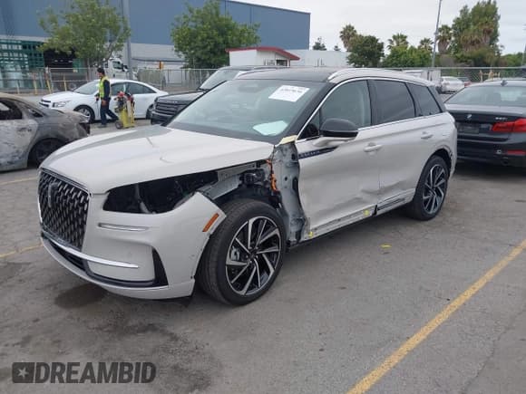 ✅ 2024 Lincoln Corsair Grand Touring • VIN: 5LMTJ5DZ5RUL04522 • Lot: 42819636. Wystawiony na IAAI z przebiegiem 13 331 mil. Bezpłatny archiwum sprzedaży aukcyjnych z USA i szczegółowy raport historii pojazdu na DreamBid. Zdjęcie 6.