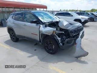 ✅ 2023 Jeep Compass Trailhawk • VIN: 3C4NJDDN4PT527956 • Lot: 43127329. Wystawiony na IAAI z przebiegiem 37 231 mil. Bezpłatny archiwum sprzedaży aukcyjnych z USA i szczegółowy raport historii pojazdu na DreamBid. Zdjęcie 1.