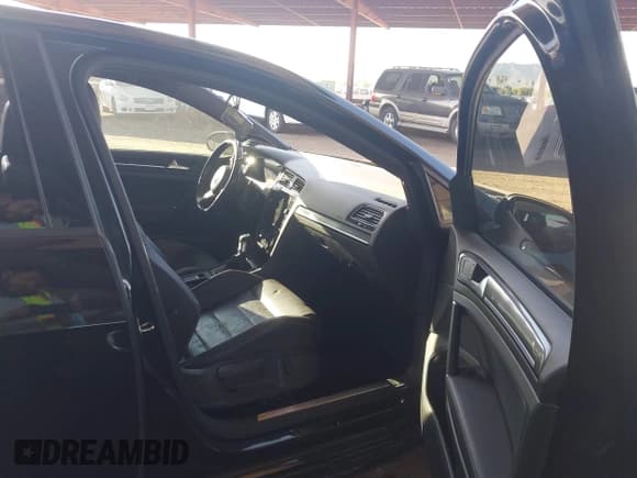 ✅ 2018 Volkswagen Golf R • VIN: WVWWF7AU4JW197949 • Lot: 43306583. Wystawiony na IAAI z przebiegiem 99 257 mil. Bezpłatny archiwum sprzedaży aukcyjnych z USA i szczegółowy raport historii pojazdu na DreamBid. Zdjęcie 5.