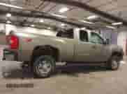 2007 Chevrolet Silverado 2500HD LTZ z VIN 1GCHK29617E595261, wystawiony jako IAAI lot #42846735 z przebiegiem 257 925 mil mil oraz . Historia ofert i sprzedaży dostępna na DreamBid. Obrazek 14.