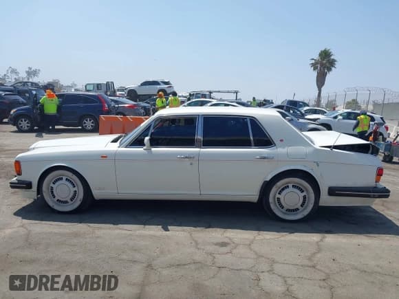 ✅ 1990 Bentley Turbo R • VIN: SCBZR03DXLCX32699 • Lot: 42960582. Wystawiony na IAAI z przebiegiem 38 147 mil. Bezpłatny archiwum sprzedaży aukcyjnych z USA i szczegółowy raport historii pojazdu na DreamBid. Zdjęcie 14.