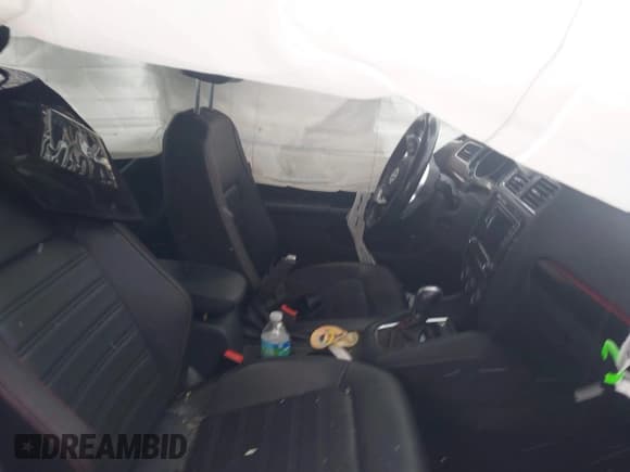 ✅ 2017 Volkswagen Jetta GLI • VIN: 3VW4T7AJ9HM335417 • Lot: 43665323. Wystawiony na IAAI z przebiegiem 117 146 mil. Bezpłatny archiwum sprzedaży aukcyjnych z USA i szczegółowy raport historii pojazdu na DreamBid. Zdjęcie 5.