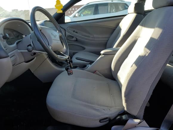 ✅ 2000 Ford Mustang • VIN: 1FAFP4046YF231791 • Lot: 91700485. Wystawiony na Copart z przebiegiem 284 142 mil. Bezpłatny archiwum sprzedaży aukcyjnych z USA i szczegółowy raport historii pojazdu na DreamBid. Zdjęcie 7.