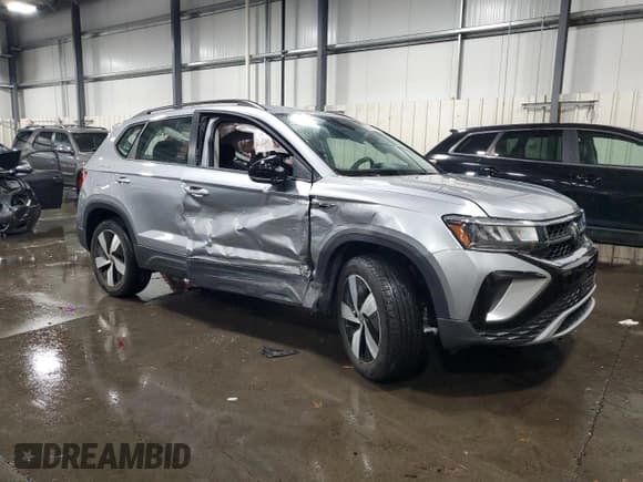 ✅ 2024 Volkswagen Taos S • VIN: 3VV8X7B21RM121220 • Lot: 80862005. Wystawiony na Copart z przebiegiem 1 749 mil. Bezpłatny archiwum sprzedaży aukcyjnych z USA i szczegółowy raport historii pojazdu na DreamBid. Zdjęcie 4.