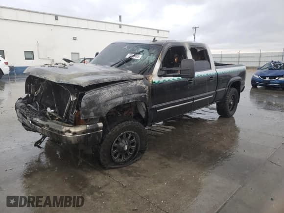 ✅ 2006 Chevrolet Silverado 2500HD LT3 • VIN: 1GCHK23D86F254469 • Лот: 70549495. Опубликован ранее на Copart с пробегом Не указан. Бесплатный доступ к архиву аукционных продаж из США и подробный отчёт об истории автомобиля на DreamBid. Изображение 1.
