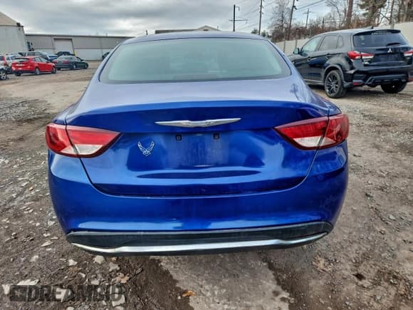 ✅ 2015 Chrysler 200 Limited • VIN: 1C3CCCAB2FN730921 • Lot: 95464875. Wystawiony na Copart z przebiegiem 116 462 mil. Bezpłatny archiwum sprzedaży aukcyjnych z USA i szczegółowy raport historii pojazdu na DreamBid. Zdjęcie 6.