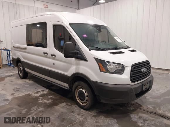 ✅ 2019 Ford Transit Cargo • VIN: 1FTYE2CGXKKA35970 • Lot: 43721501. Wystawiony na IAAI z przebiegiem 80 341 mil. Bezpłatny archiwum sprzedaży aukcyjnych z USA i szczegółowy raport historii pojazdu na DreamBid. Zdjęcie 1.