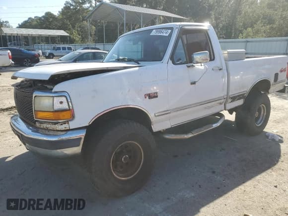 ✅ 1995 Ford F-150 • VIN: 1FTEF14Y5SLB57888 • Lot: 79996474. Listed on Copart with 221,911 mi. Free auction sales archive from the USA and detailed vehicle history report at DreamBid. Image 1.