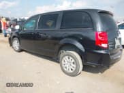 ✅ 2018 Dodge Grand Caravan SE Plus • VIN: 2C4RDGBG1JR305173 • Lot: 43165204. Wystawiony na IAAI z przebiegiem Nie podano. Bezpłatny archiwum sprzedaży aukcyjnych z USA i szczegółowy raport historii pojazdu na DreamBid. Zdjęcie 3.