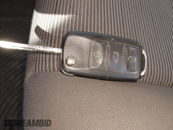 ✅ 2007 Volkswagen Rabbit • VIN: WVWBR71K67W170278 • Лот: 41838374. Опубликован ранее на IAAI с пробегом 109 890 миль. Бесплатный доступ к архиву аукционных продаж из США и подробный отчёт об истории автомобиля на DreamBid. Изображение 11.