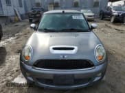 ✅ 2010 MINI Convertible S • VIN: WMWMS3C57ATY08895 • Lot: 41870075. Wystawiony na Copart z przebiegiem 101 573 mil. Bezpłatny archiwum sprzedaży aukcyjnych z USA i szczegółowy raport historii pojazdu na DreamBid. Zdjęcie 5.