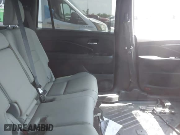 ✅ 2019 Honda Passport EX-L • VIN: 5FNYF7H56KB005007 • Lot: 42309261. Wystawiony na IAAI z przebiegiem 55 105 mil. Bezpłatny archiwum sprzedaży aukcyjnych z USA i szczegółowy raport historii pojazdu na DreamBid. Zdjęcie 8.