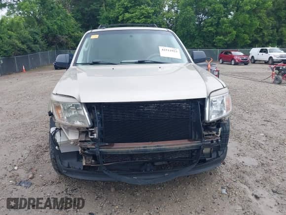 2010 Mercury Mariner z VIN 4M2CN8B73AKJ05123, wystawiony jako IAAI lot #42512923 z przebiegiem 240 736 mil mil oraz . Historia ofert i sprzedaży dostępna na DreamBid. Obrazek 13.