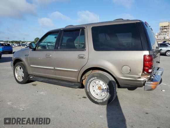 ✅ 2002 Ford Expedition XLT • VIN: 1FMRU15W92LA43683 • Лот: 85700215. Опубликован ранее на Copart с пробегом 126 059 миль. Бесплатный доступ к архиву аукционных продаж из США и подробный отчёт об истории автомобиля на DreamBid. Изображение 2.