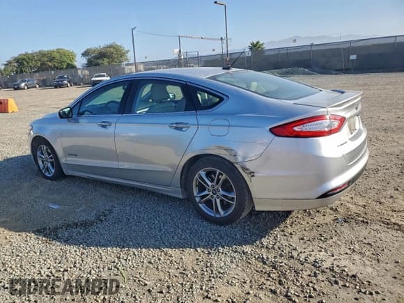 ✅ 2016 Ford Fusion Titanium Hybrid • VIN: 3FA6P0RU0GR127178 • Лот: 94665415. Опубликован ранее на Copart с пробегом 141 144 миль. Бесплатный доступ к архиву аукционных продаж из США и подробный отчёт об истории автомобиля на DreamBid. Изображение 2.