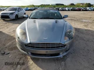 ✅ 2006 Aston Martin DB9 • VIN: SCFAD02A96GB05395 • Lot: 37939064. Wystawiony na Copart z przebiegiem 41 250 mil. Bezpłatny archiwum sprzedaży aukcyjnych z USA i szczegółowy raport historii pojazdu na DreamBid. Zdjęcie 5.