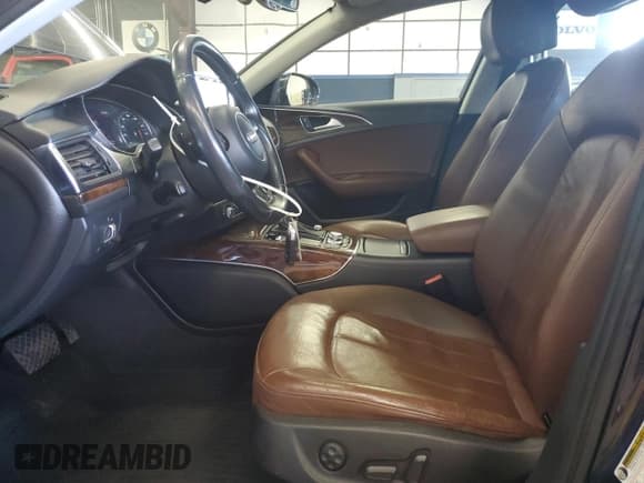 ✅ 2015 Audi A6 Premium Plus • VIN: WAUGFAFC8FN028402 • Lot: 89921745. Wystawiony na Copart z przebiegiem 114 794 mil. Bezpłatny archiwum sprzedaży aukcyjnych z USA i szczegółowy raport historii pojazdu na DreamBid. Zdjęcie 7.