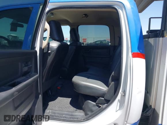 ✅ 2020 Ram 2500 Tradesman • VIN: 3C7WR4HJ3LG145556 • Lot: 42164787. Wystawiony na IAAI z przebiegiem 221 696 mil. Bezpłatny archiwum sprzedaży aukcyjnych z USA i szczegółowy raport historii pojazdu na DreamBid. Zdjęcie 8.