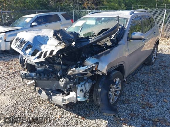 ✅ 2019 Jeep Cherokee Latitude Plus • VIN: 1C4PJLLB7KD115183 • Lot: 43704815. Wystawiony na IAAI z przebiegiem Nie podano. Bezpłatny archiwum sprzedaży aukcyjnych z USA i szczegółowy raport historii pojazdu na DreamBid. Zdjęcie 6.