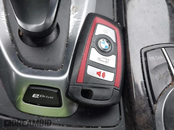 ✅ 2017 BMW 3 Series 330e • VIN: WBA8E1C35HA029321 • Lot: 41730966. Wystawiony na IAAI z przebiegiem 96 448 mil. Bezpłatny archiwum sprzedaży aukcyjnych z USA i szczegółowy raport historii pojazdu na DreamBid. Zdjęcie 11.