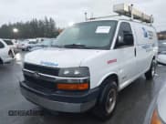 ✅ 2005 Chevrolet Express Cargo • VIN: 1GCGG25V951133416 • Lot: 43580678. Wystawiony na IAAI z przebiegiem 249 958 mil. Bezpłatny archiwum sprzedaży aukcyjnych z USA i szczegółowy raport historii pojazdu na DreamBid. Zdjęcie 2.