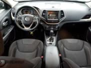 ✅ 2015 Jeep Cherokee Latitude • VIN: 1C4PJLCS4FW658176 • Lot: 87267995. Wystawiony na Copart z przebiegiem 344 486 mil. Bezpłatny archiwum sprzedaży aukcyjnych z USA i szczegółowy raport historii pojazdu na DreamBid. Zdjęcie 8.