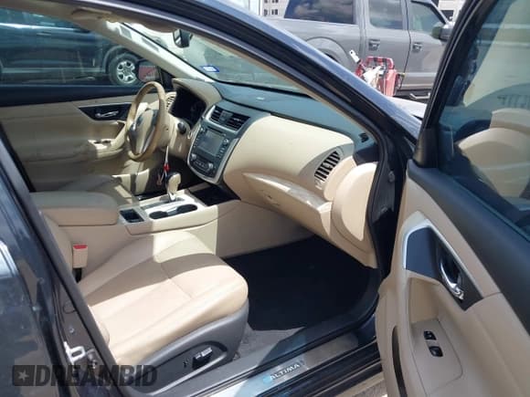 ✅ 2016 Nissan Altima SR • VIN: 1N4AL3AP6GC186506 • Lot: 42741877. Listed on IAAI with 215,656 mi. Free auction sales archive from the USA and detailed vehicle history report at DreamBid. Image 5.