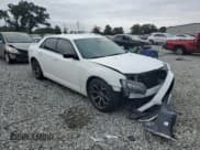 ✅ 2018 Chrysler 300 Touring L • VIN: 2C3CCAAG8JH190878 • Лот: 82381775. Опубликован ранее на Copart с пробегом 219 282 миль. Бесплатный доступ к архиву аукционных продаж из США и подробный отчёт об истории автомобиля на DreamBid. Изображение 4.