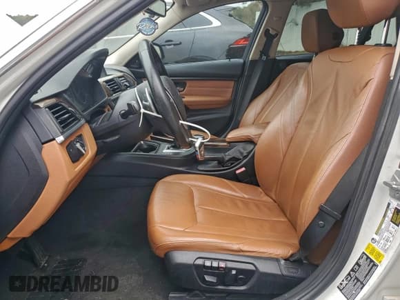 ✅ 2014 BMW 3 Series 328i xDrive • VIN: WBA3G7C55EKN36296 • Lot: 95411605. Wystawiony na Copart z przebiegiem 148 183 mil. Bezpłatny archiwum sprzedaży aukcyjnych z USA i szczegółowy raport historii pojazdu na DreamBid. Zdjęcie 7.