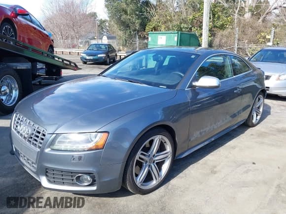 ✅ 2012 Audi S5 Premium Plus • VIN: WAUCVAFR1CA003754 • Lot: 41492517. Wystawiony na IAAI z przebiegiem 116 082 mil. Bezpłatny archiwum sprzedaży aukcyjnych z USA i szczegółowy raport historii pojazdu na DreamBid. Zdjęcie 17.
