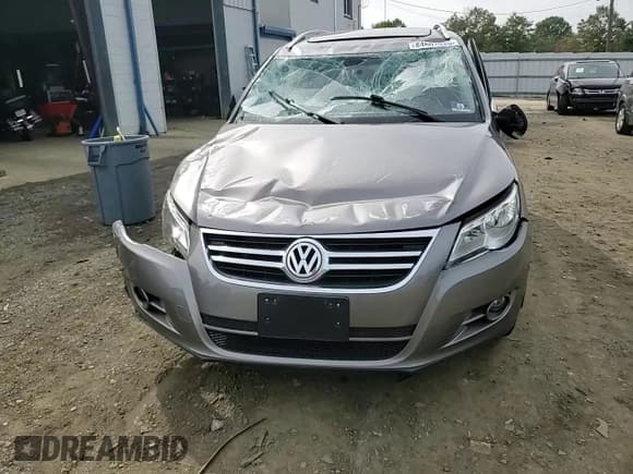 ✅ 2011 Volkswagen Tiguan S • VIN: WVGBV7AX0BW516062 • Lot: 84602025. Listed on Copart with 68,613 mi. Free auction sales archive from the USA and detailed vehicle history report at DreamBid. Image 14.