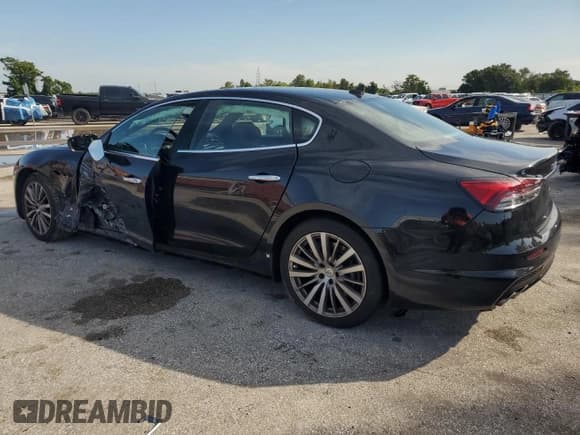 ✅ 2022 Maserati Quattroporte Modena • VIN: ZAM56YPM9N1388449 • Lot: 70444415. Wystawiony na Copart z przebiegiem 22 606 mil. Bezpłatny archiwum sprzedaży aukcyjnych z USA i szczegółowy raport historii pojazdu na DreamBid. Zdjęcie 2.
