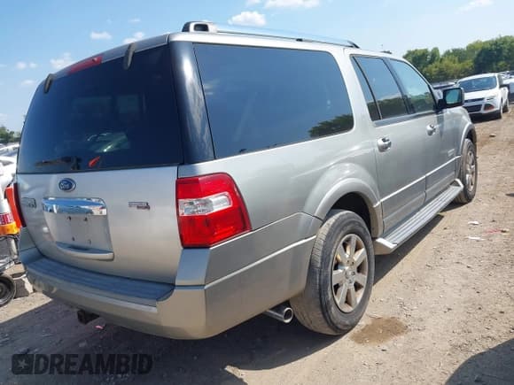 ✅ 2008 Ford Expedition Max Limited • VIN: 1FMFK19518LA83887 • Lot: 43214200. Wystawiony na IAAI z przebiegiem 302 078 mil. Bezpłatny archiwum sprzedaży aukcyjnych z USA i szczegółowy raport historii pojazdu na DreamBid. Zdjęcie 4.