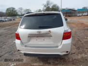 ✅ 2010 Toyota Highlander • VIN: 5TDZK3EHXAS015962 • Lot: 43729861. Wystawiony na IAAI z przebiegiem 235 990 mil. Bezpłatny archiwum sprzedaży aukcyjnych z USA i szczegółowy raport historii pojazdu na DreamBid. Zdjęcie 16.