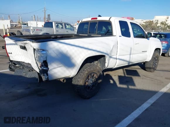 ✅ 2017 Toyota Tacoma TRD Off Road • VIN: 5TFSZ5AN5HX077438 • Lot: 43644662. Listed on IAAI with 148,795 mi. Free auction sales archive from the USA and detailed vehicle history report at DreamBid. Image 4.