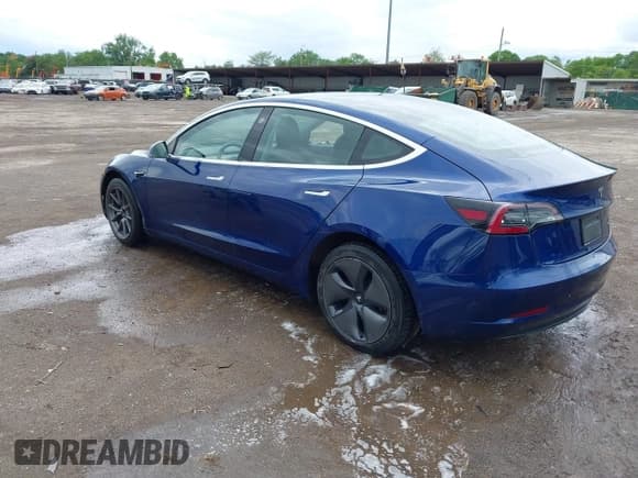 ✅ 2020 Tesla Model 3 Long Range • VIN: 5YJ3E1EB1LF617461 • Lot: 42272338. Wystawiony na IAAI z przebiegiem 71 258 mil. Bezpłatny archiwum sprzedaży aukcyjnych z USA i szczegółowy raport historii pojazdu na DreamBid. Zdjęcie 3.