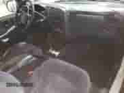 1999 Chevrolet Blazer LS z VIN 1GNCT18W5XK136973, wystawiony jako Copart lot #60284865 z przebiegiem 199 759 mil mil oraz Czysty tytuł • Clean title. Historia ofert i sprzedaży dostępna na DreamBid. Obrazek 8.