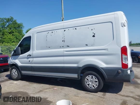 ✅ 2017 Ford Transit • VIN: 1FTYE2CM6HKB32372 • Lot: 42247909. Wystawiony na IAAI z przebiegiem 197 640 mil. Bezpłatny archiwum sprzedaży aukcyjnych z USA i szczegółowy raport historii pojazdu na DreamBid. Zdjęcie 14.